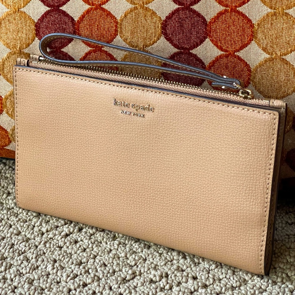 Kate Spade ♠️ Wristlet Sylvia in Light Fawn